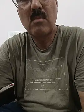 Snapshot of moonflower25 chatting on July 2026 01:43:02 PM moonflower25 online show from July 2026 01:43:02 PM
