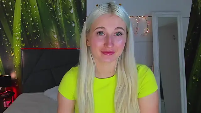 HollyTailors online show from October 2025 12:05:02 PM