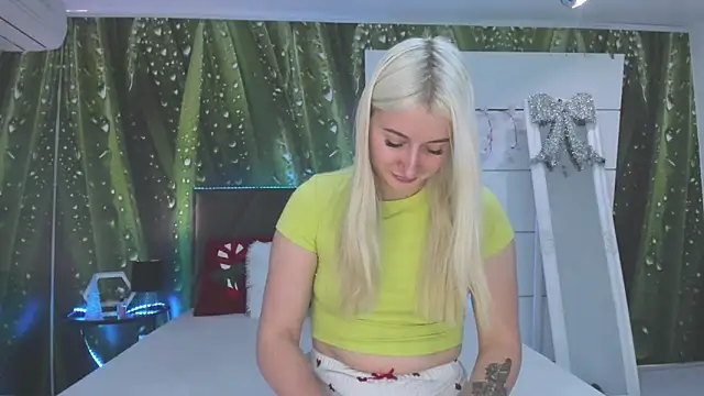 HollyTailors online show from December 2025 06:30:02 AM