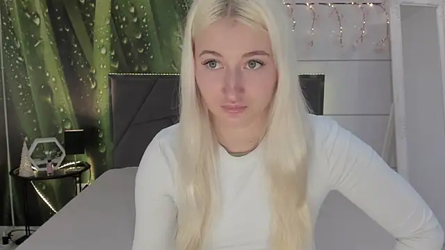 HollyTailors online show from April 2026 05:38:02 AM