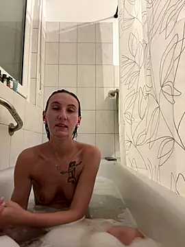 Emilia Mausi online show from December 2025 08:14:01 PM