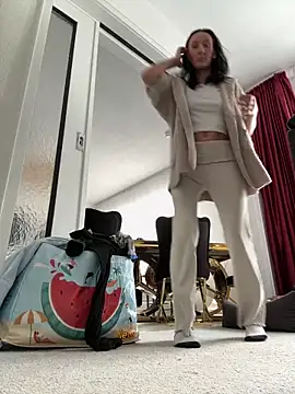 Emilia Mausi online show from March 2026 12:11:01 PM