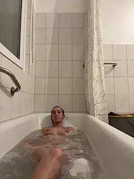 Emilia Mausi online show from April 2026 07:08:01 PM