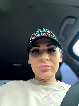 iSelena online show from October 2025 05:11:02 AM