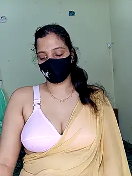 Snapshot of Rose-luckey chatting on November 2025 04:58:02 AM Rose-luckey online show from November 2025 04:58:02 AM