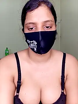 Snapshot of Rose-luckey chatting on December 2025 01:38:02 PM Rose-luckey online show from December 2025 01:38:02 PM