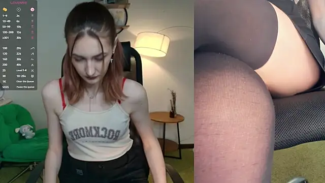 Snapshot of EasterBlink chatting on February 2026 09:34:01 AM EasterBlink online show from February 2026 09:34:01 AM