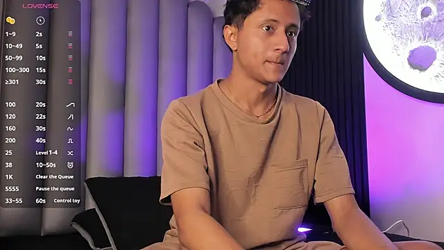 Snapshot of _Leohot_ chatting on October 2025 03:18:01 AM Leohot online show from October 2025 03:18:01 AM