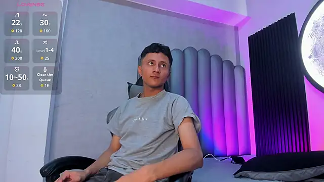 Snapshot of _Leohot_ chatting on October 2025 03:42:02 AM Leohot online show from October 2025 03:42:02 AM