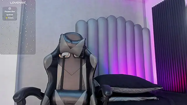 Snapshot of _Leohot_ chatting on November 2025 03:52:02 AM Leohot online show from November 2025 03:52:02 AM