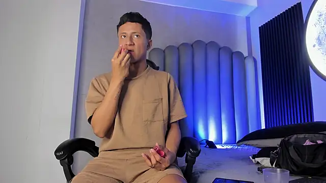 Snapshot of _Leohot_ chatting on November 2025 03:50:02 AM Leohot online show from November 2025 03:50:02 AM