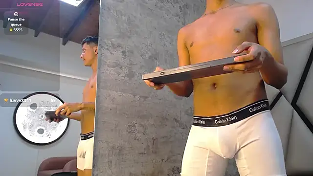 Snapshot of _Leohot_ chatting on November 2025 03:33:01 PM Leohot online show from November 2025 03:33:01 PM