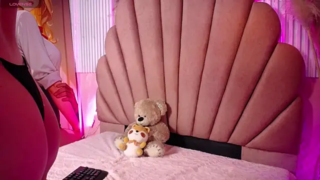 Snapshot of Pink_Suni chatting on October 2025 06:52:02 PM Pink Suni online show from October 2025 06:52:02 PM