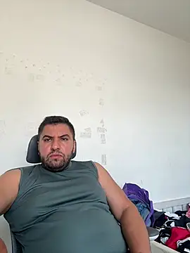 Snapshot of raulgzz4 chatting on July 2026 04:42:02 PM raulgzz4 online show from July 2026 04:42:02 PM