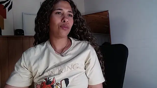 Snapshot of IVONNE_COLLINS33 chatting on October 2025 03:50:02 AM IVONNE COLLINS33 online show from October 2025 03:50:02 AM