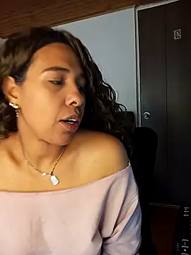 Snapshot of IVONNE_COLLINS33 chatting on November 2025 03:22:01 PM IVONNE COLLINS33 online show from November 2025 03:22:01 PM