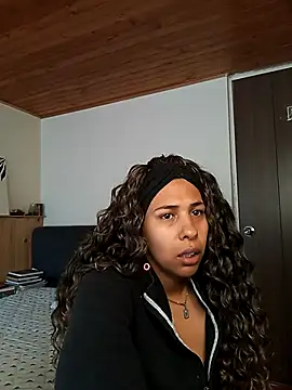 Snapshot of IVONNE_COLLINS33 chatting on November 2025 02:40:02 PM IVONNE COLLINS33 online show from November 2025 02:40:02 PM