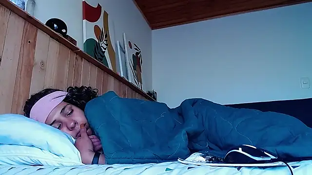 Snapshot of IVONNE_COLLINS33 chatting on November 2025 09:24:02 PM IVONNE COLLINS33 online show from November 2025 09:24:02 PM