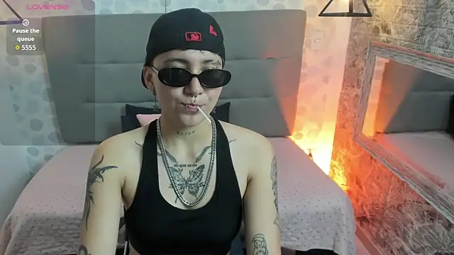 Snapshot of emahills__axelrose chatting on October 2025 05:06:01 AM emahills  axelrose online show from October 2025 05:06:01 AM