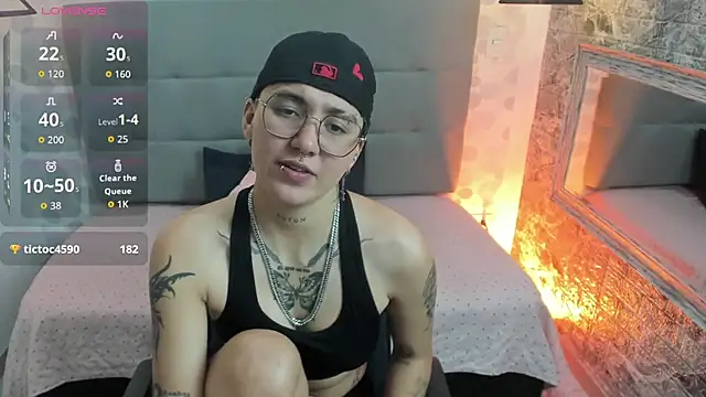 Snapshot of emahills__axelrose chatting on October 2025 03:06:02 AM emahills  axelrose online show from October 2025 03:06:02 AM