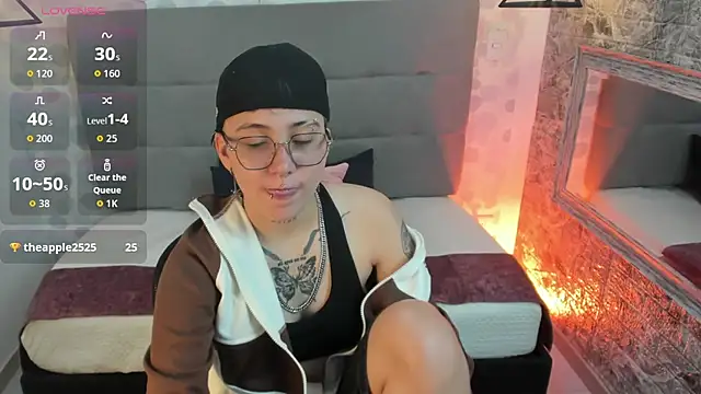 Snapshot of emahills__axelrose chatting on October 2025 10:01:01 AM emahills  axelrose online show from October 2025 10:01:01 AM