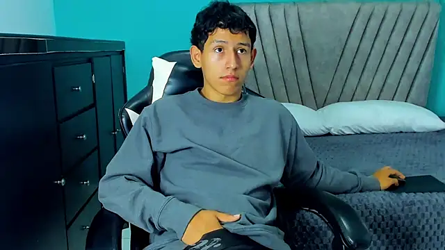 Snapshot of Felipe_Gonzales chatting on September 2025 12:48:01 PM Felipe Gonzales online show from September 2025 12:48:01 PM