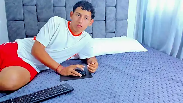 Snapshot of Felipe_Gonzales chatting on October 2025 12:37:02 PM Felipe Gonzales online show from October 2025 12:37:02 PM