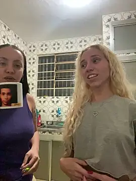 Snapshot of Bruna551 chatting on November 2025 01:36:01 AM Bruna551 online show from November 2025 01:36:01 AM