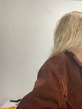 Snapshot of Bruna551 chatting on December 2025 01:36:01 AM Bruna551 online show from December 2025 01:36:01 AM