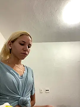 Snapshot of Bruna551 chatting on December 2025 09:08:02 PM Bruna551 online show from December 2025 09:08:02 PM