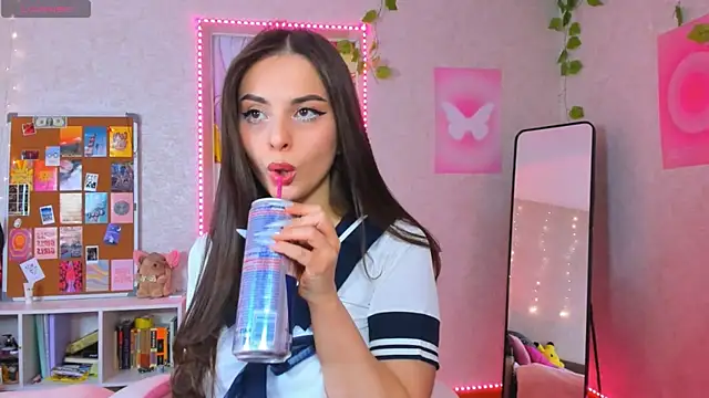 lunariaxoxo online show from November 2025 12:20:01 AM