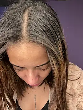 yumi hanna online show from February 2026 04:09:01 AM