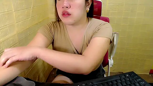 Snapshot of xUrDreamSlutWhore chatting on October 2025 03:02:01 PM xUrDreamSlutWhore online show from October 2025 03:02:01 PM