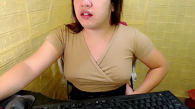 Snapshot of xUrDreamSlutWhore chatting on October 2025 03:01:02 PM xUrDreamSlutWhore online show from October 2025 03:01:02 PM