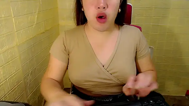 Snapshot of xUrDreamSlutWhore chatting on November 2025 10:09:02 PM xUrDreamSlutWhore online show from November 2025 10:09:02 PM