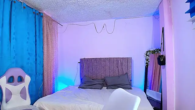 MiSofialeal online show from February 2026 06:44:01 PM