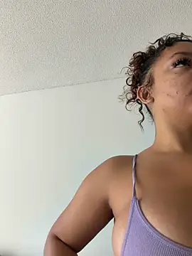 Snapshot of allybluee777 chatting on November 2025 06:28:01 PM allybluee777 online show from November 2025 06:28:01 PM