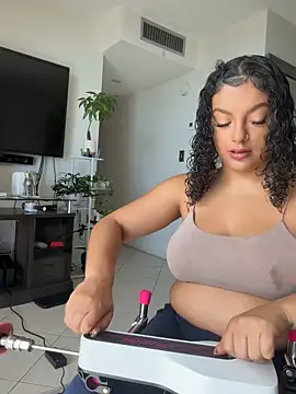 Snapshot of allybluee777 chatting on December 2025 05:30:01 PM allybluee777 online show from December 2025 05:30:01 PM