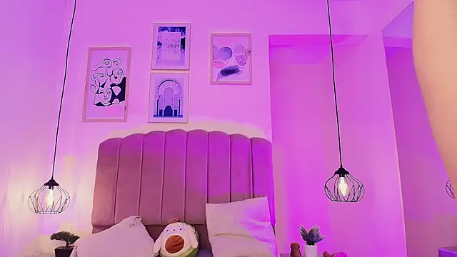 Isabelgh  online show from October 2025 03:45:02 AM