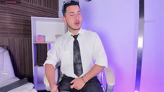 Snapshot of Axel_grey_ chatting on October 2025 12:39:02 PM Axel grey online show from October 2025 12:39:02 PM