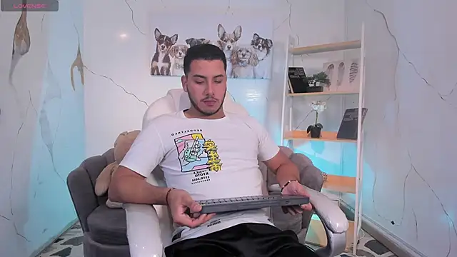 Snapshot of Axel_grey_ chatting on November 2025 12:29:02 PM Axel grey online show from November 2025 12:29:02 PM