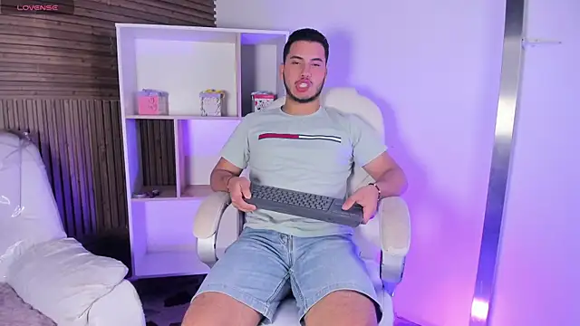 Snapshot of Axel_grey_ chatting on November 2025 12:28:01 PM Axel grey online show from November 2025 12:28:01 PM