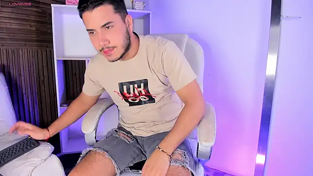 Snapshot of Axel_grey_ chatting on November 2025 12:16:02 PM Axel grey online show from November 2025 12:16:02 PM