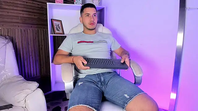 Snapshot of Axel_grey_ chatting on November 2025 01:04:01 PM Axel grey online show from November 2025 01:04:01 PM