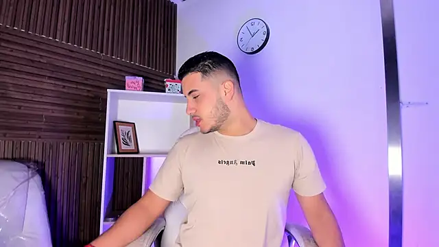 Snapshot of Axel_grey_ chatting on December 2025 12:10:01 PM Axel grey online show from December 2025 12:10:01 PM