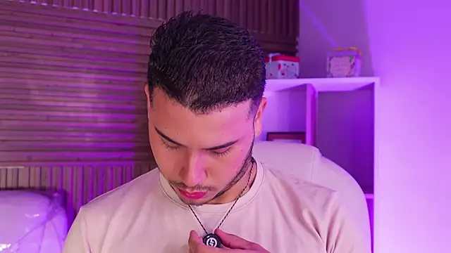 Snapshot of Axel_grey_ chatting on December 2025 12:25:02 PM Axel grey online show from December 2025 12:25:02 PM