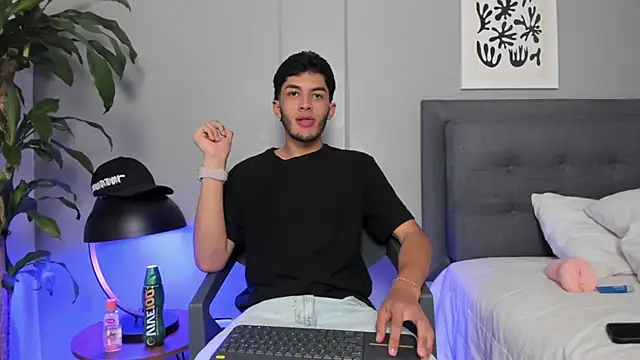 Tylerffoxx online show from June 2026 09:41:01 PM