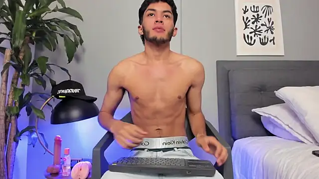 Tylerffoxx online show from July 2026 11:12:02 PM