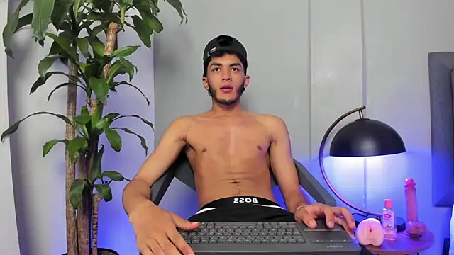 Tylerffoxx online show from July 2026 11:41:01 PM