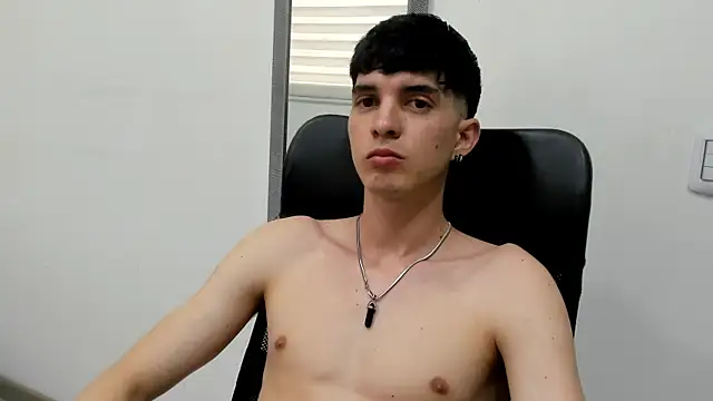 Jheampiiero online show from April 2026 08:35:02 PM